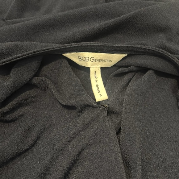 BCBGeneration V-Neck Surplice Skort Romper - Picture 4 of 7